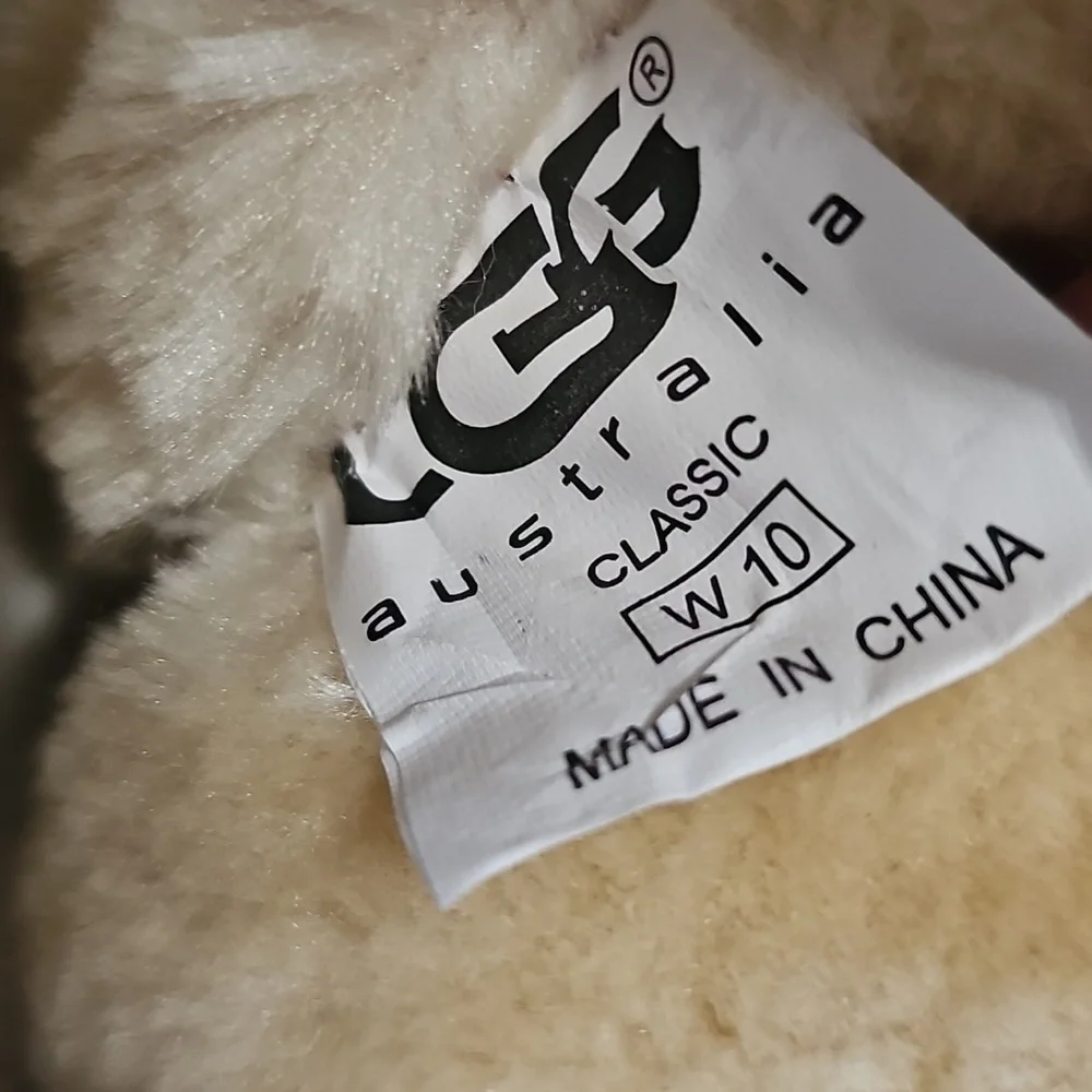 UGG Classic Short  Seude Boots